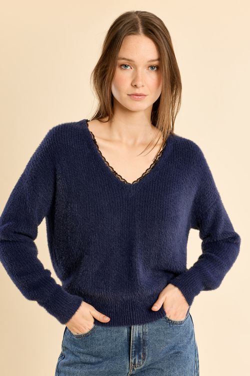 Pull en col V, à dentelle