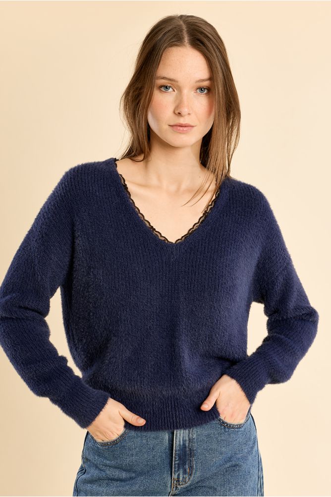 V-neck sweater, with lace