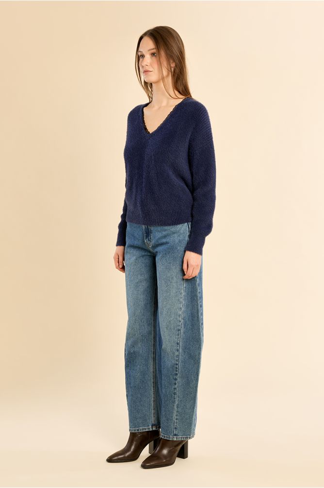 Pull en col V, à dentelle