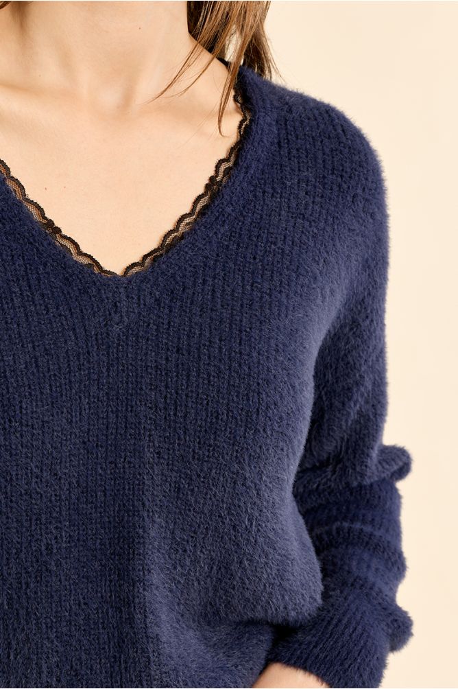 Pull en col V, à dentelle