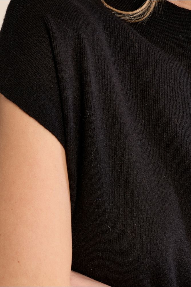 Fine knit sweater, short sleeves