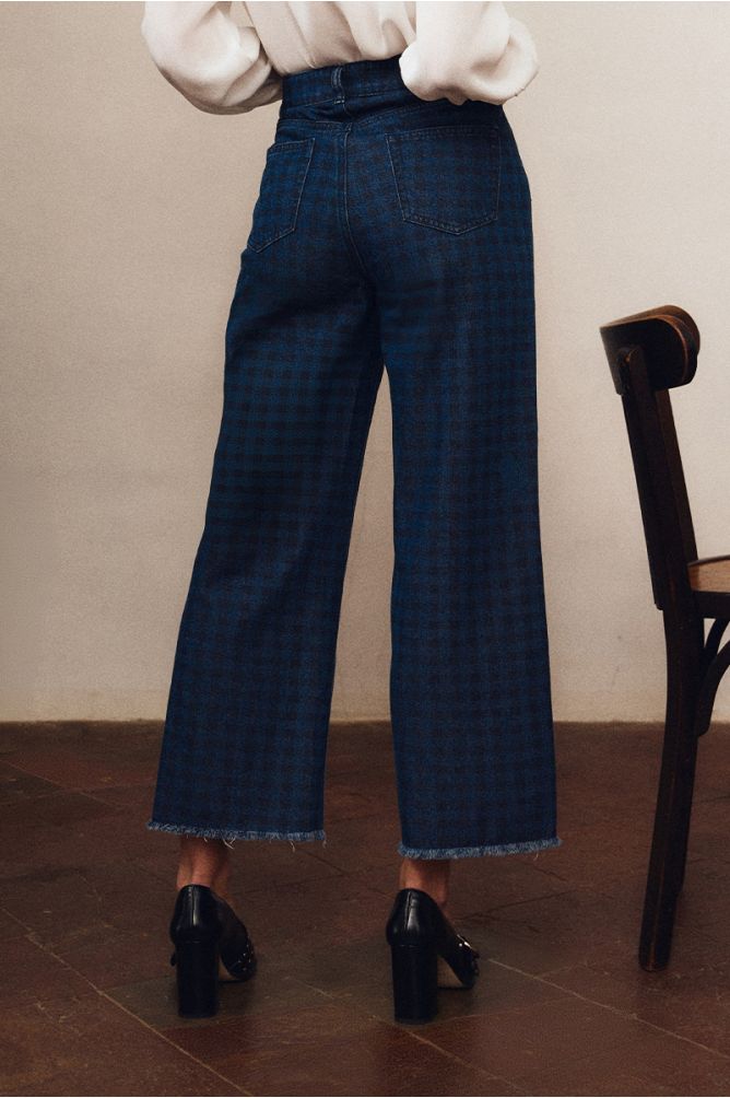 Pantalón vaquero con estampado