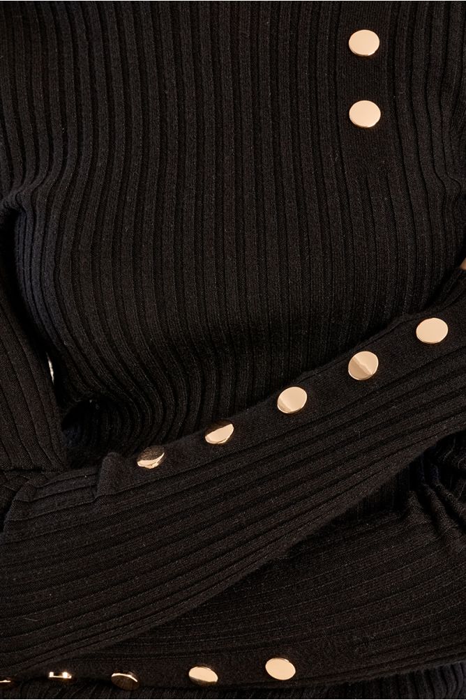 Pull en maille côtelée, à boutons dorés