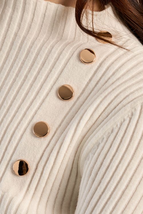 Pull en maille côtelée, à boutons dorés