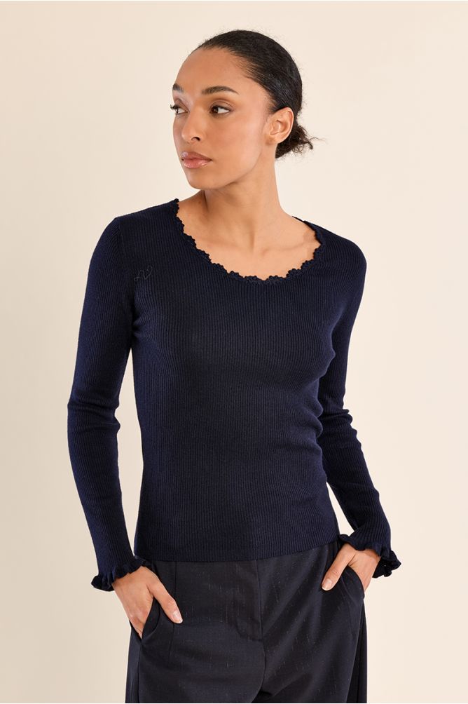 Pull en maille côtelée, col en dentelle