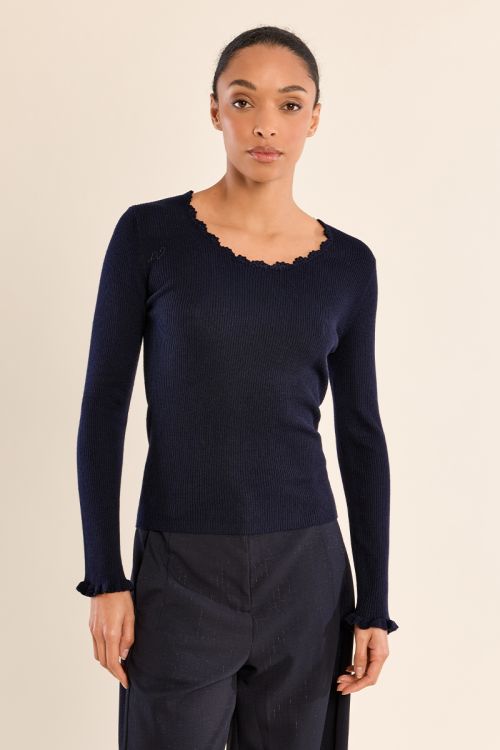 Pull en maille côtelée, col en dentelle