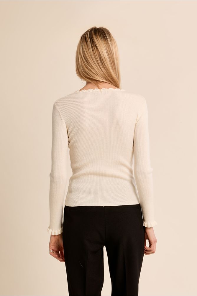 Pull en maille côtelée, col en dentelle
