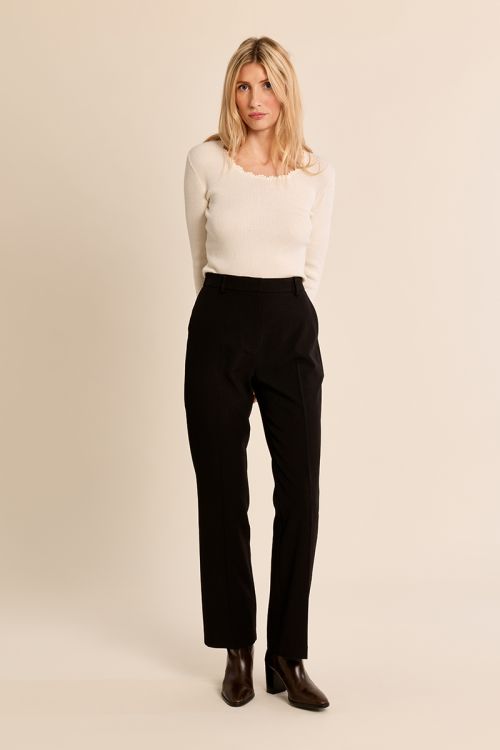 Pull en maille côtelée, col en dentelle