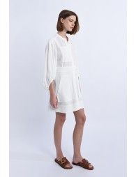 Robe blanche à manches bouffantes