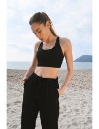 Pantalón tobillero, deportivo, con lazada