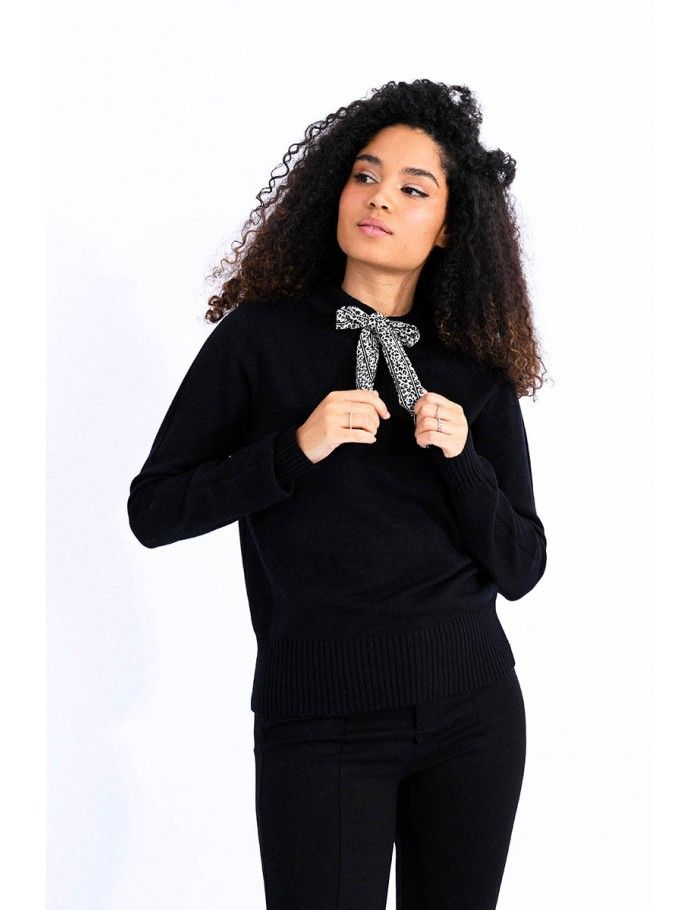 Print scarf on jumper