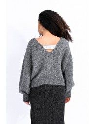 Deep V-back  jumper