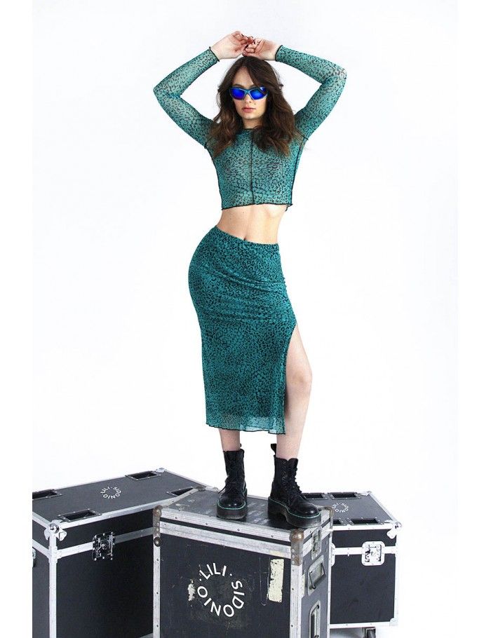 Long skirt in veil