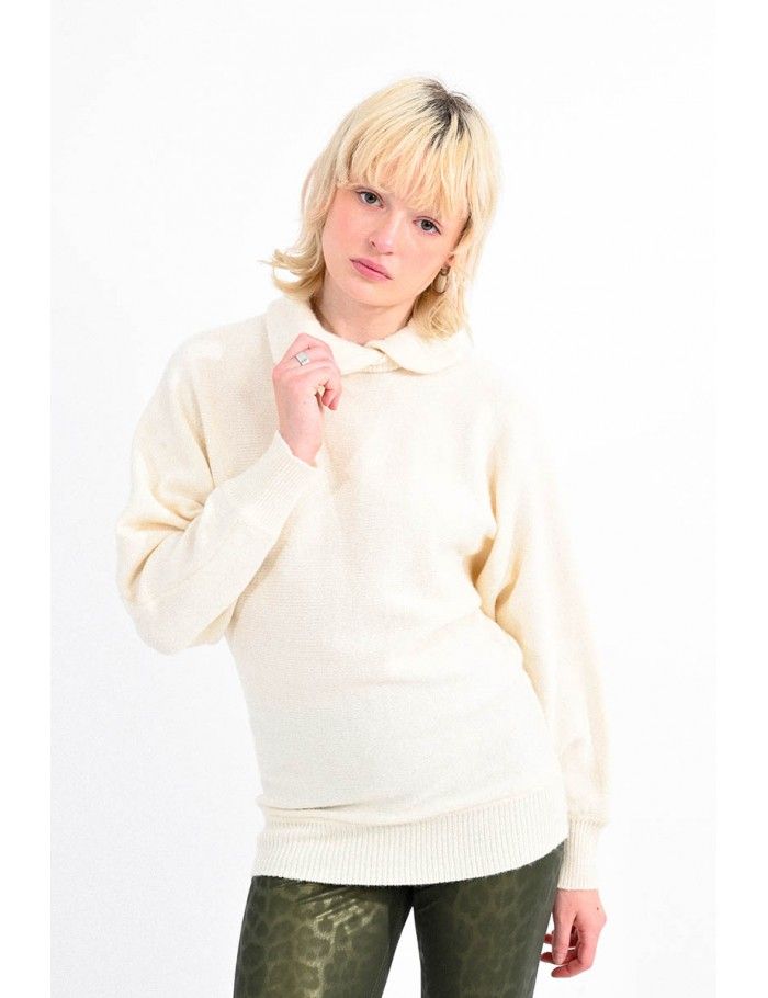 Sweater loose with asymmetrical collar
