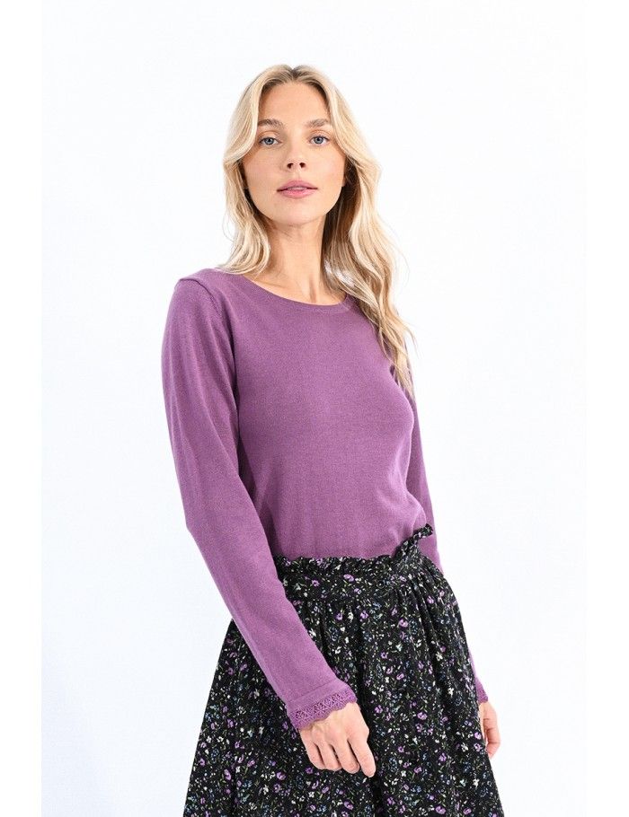 Jumper with lace cuffs