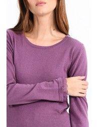 Jumper with lace cuffs