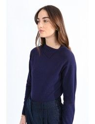 Raglan jumper with open collar