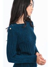 Raglan sweater with shoulder buttons