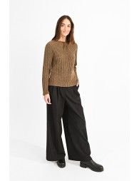 Raglan sweater with shoulder buttons