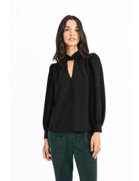 Top with puffed sleeves
