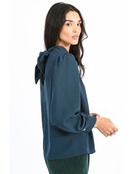Top with puffed sleeves
