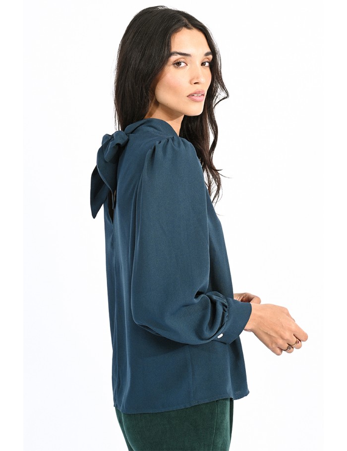 Top with puffed sleeves