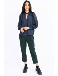 Top with puffed sleeves