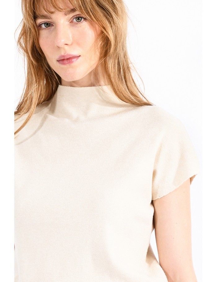 Stand collar and sleeveless jumper