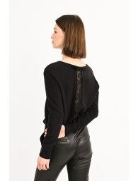 V-neck sweater and lace band in the back