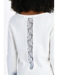 V-neck sweater and lace band in the back