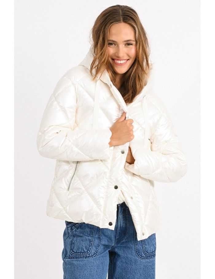Diamond stitched down jacket