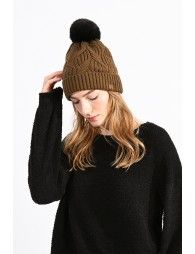 Pompon beanie and twists