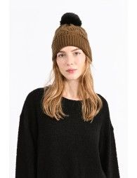 Pompon beanie and twists