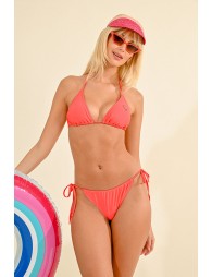 Top de bikini de triangulo, con detalle de corazón 