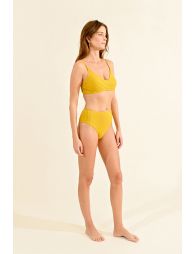 Lightly padded without underwired bikini top, soft, comfortable fabric with three-dimensional effect.