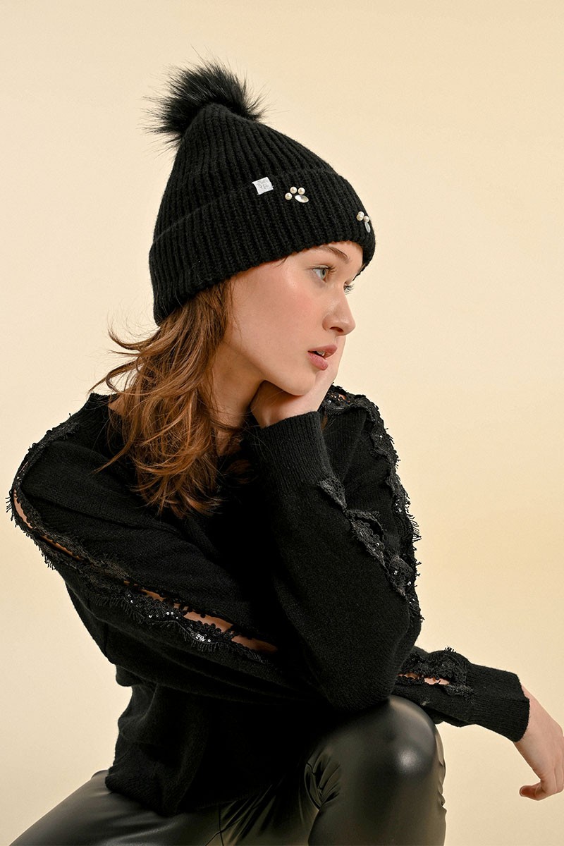 Bonnet avec strass et perles