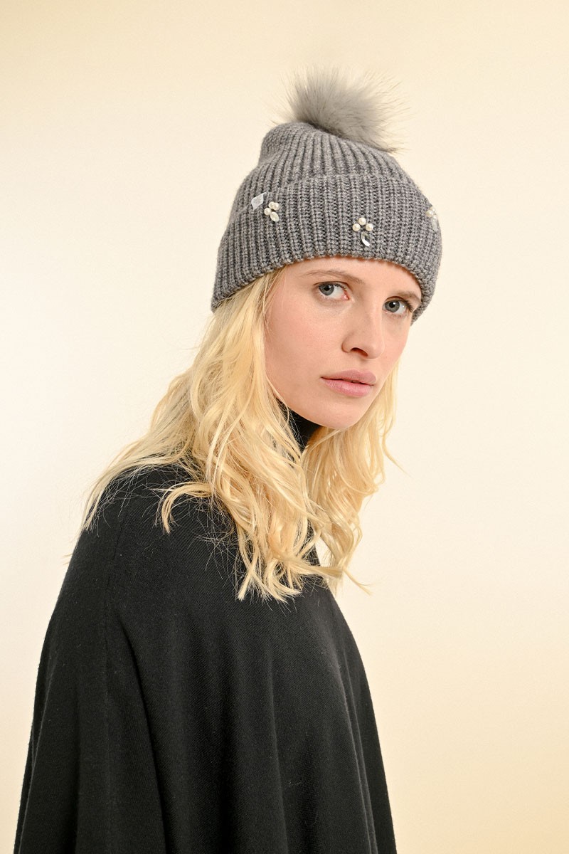 Bonnet avec strass et perles