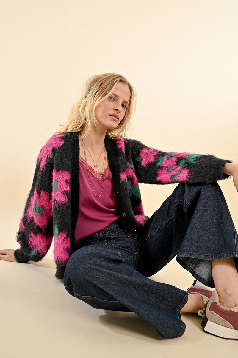 Gilet à grosses fleurs, maille brossée