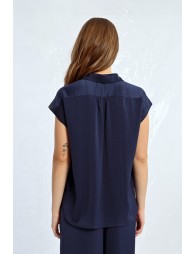 Top de manga corta con cuello camisero