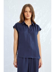 Top de manga corta con cuello camisero