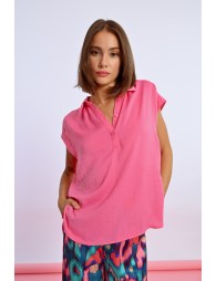 Top de manga corta con cuello camisero