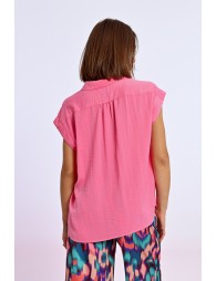 Top de manga corta con cuello camisero