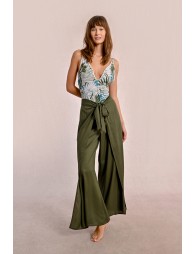 Flowing pants, tie belt