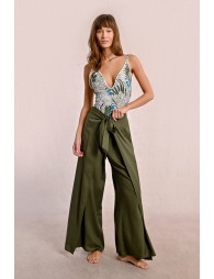 Flowing pants, tie belt
