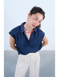 Top de manga corta con cuello camisero