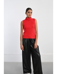 Thin sleeveless turtleneck