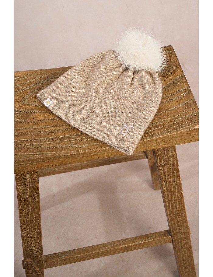 Pom-pom hat