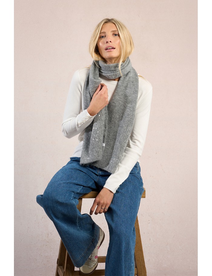 Knitted scarf studded with sequins