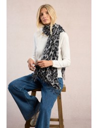 Bufanda  con flecos y estampado animal