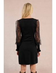Robe courte en maille et dentelle